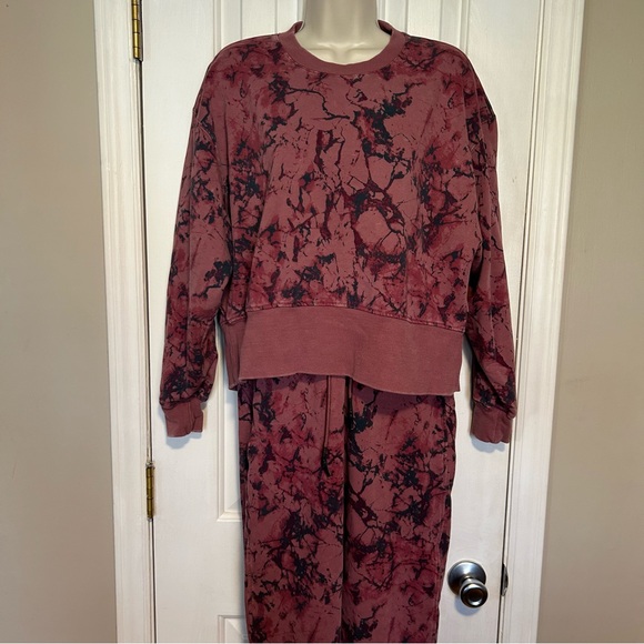 JoyLab Cropped Sweatshirt & Jogger Sweatpants Matching Set | Pink Garnet Marble - Picture 1 of 16